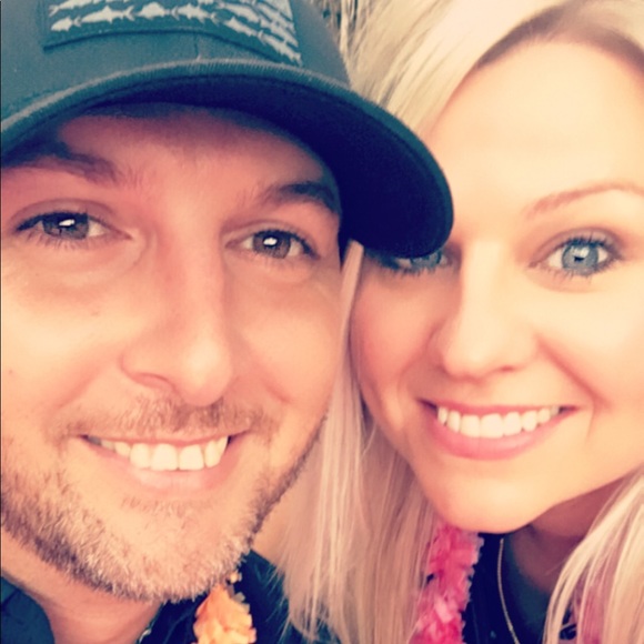 Meet your Posher, Raina - Picture 2 of 2